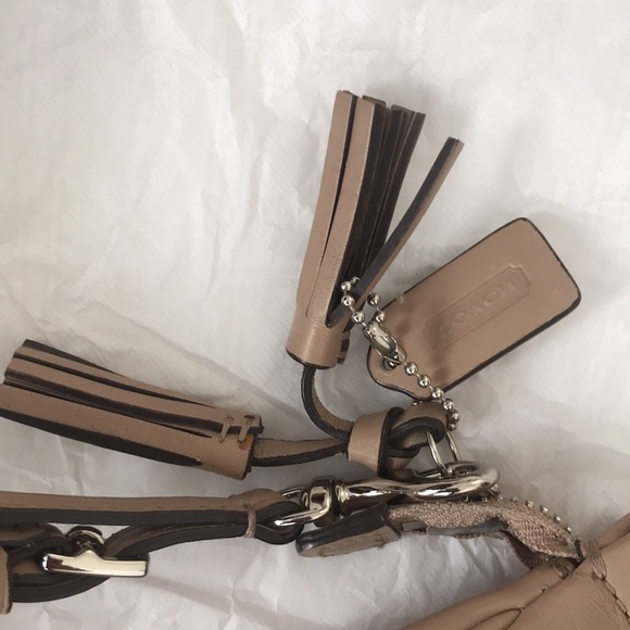 Coach legacy tassel clutch large wristlet - Picture 6 of 6